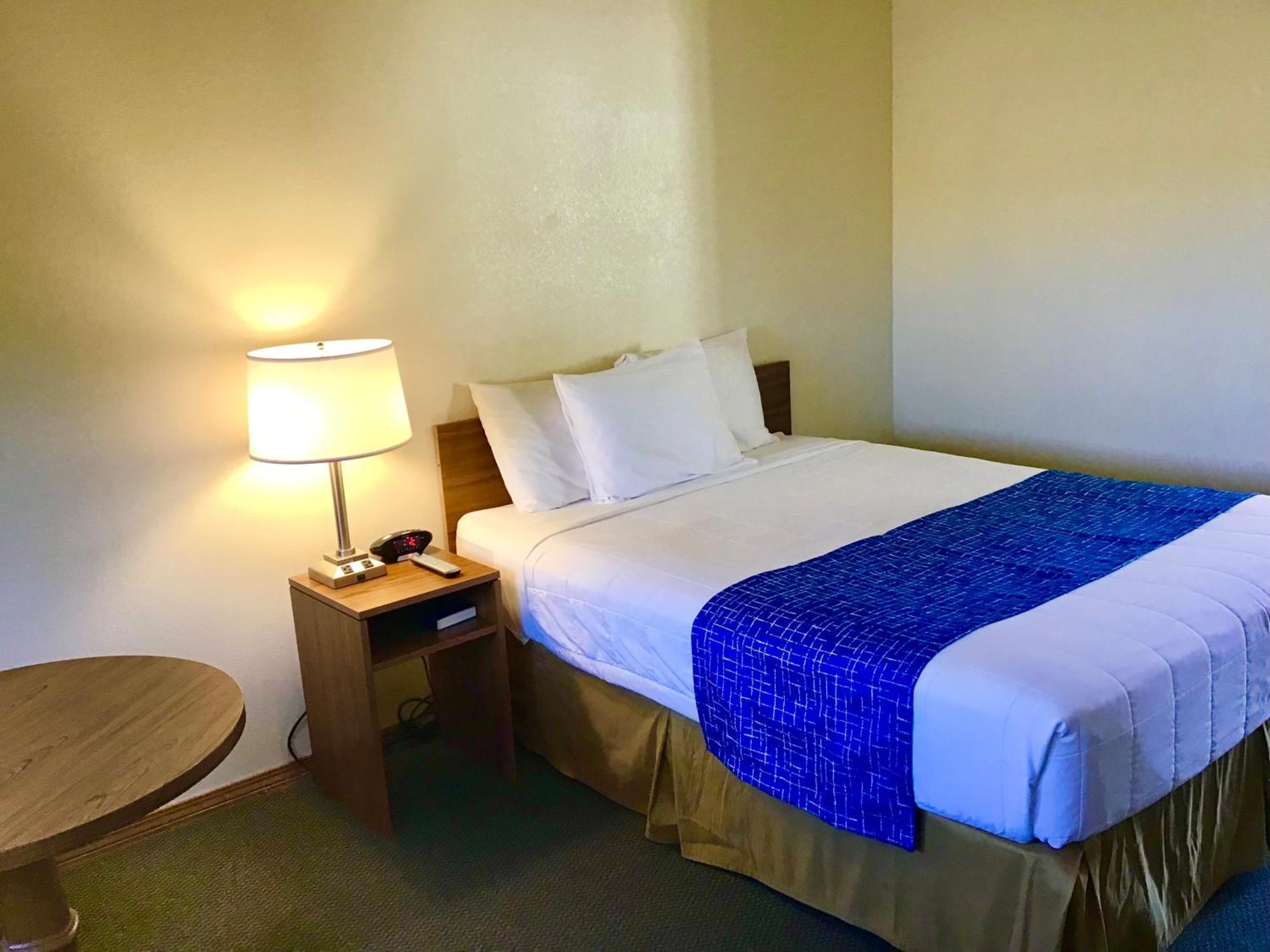 Travelodge By Wyndham Three Forks Exteriör bild