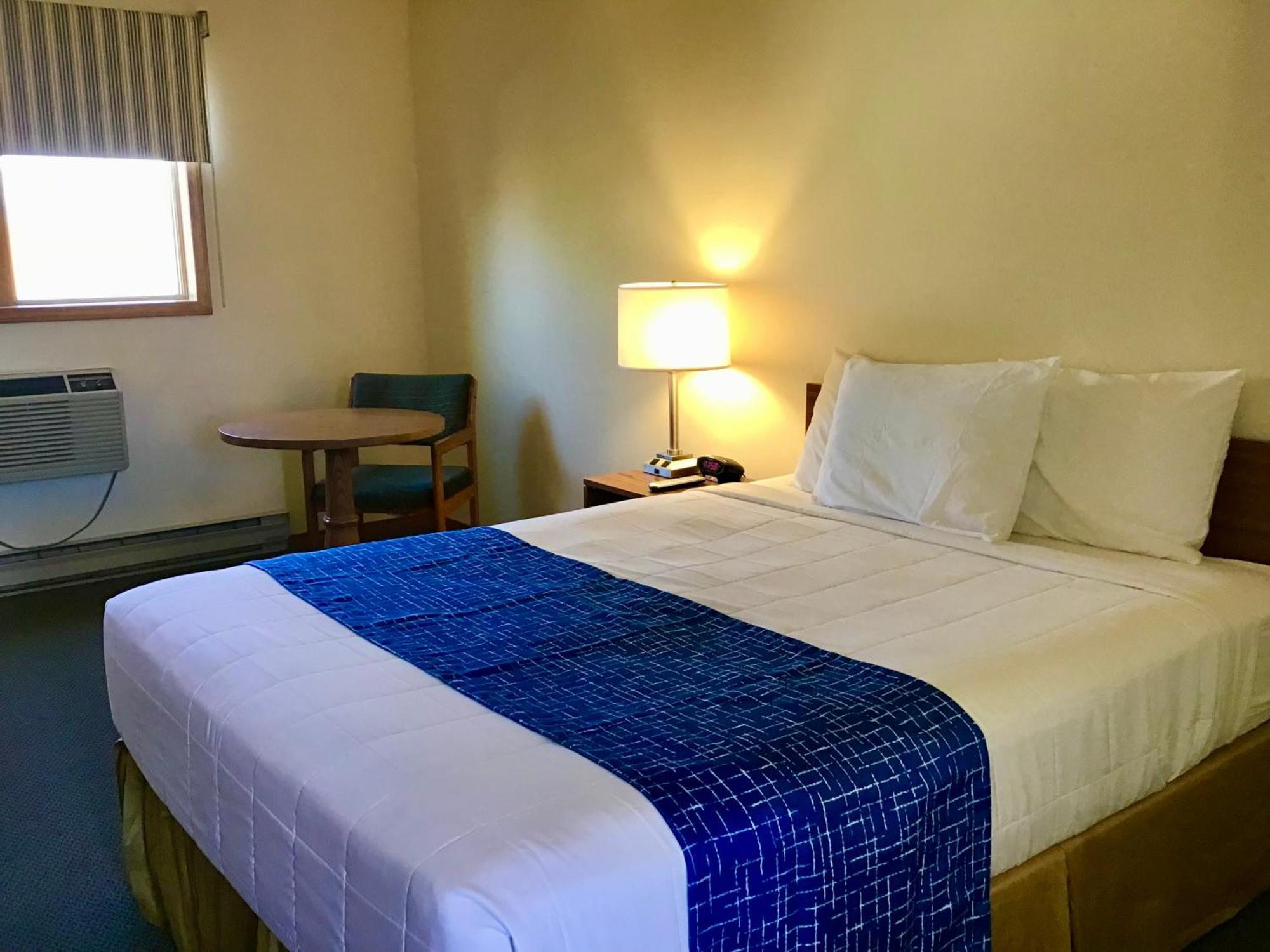 Travelodge By Wyndham Three Forks Exteriör bild