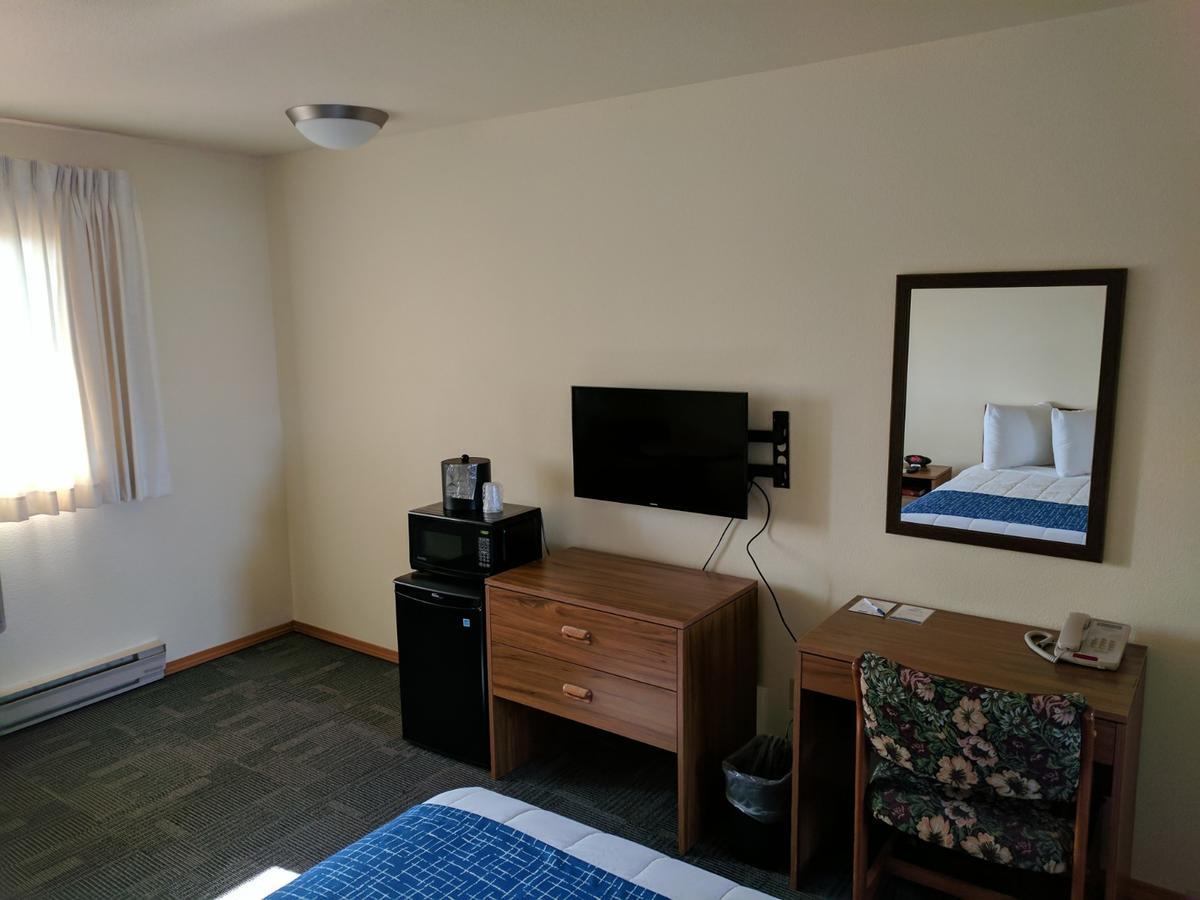 Travelodge By Wyndham Three Forks Exteriör bild